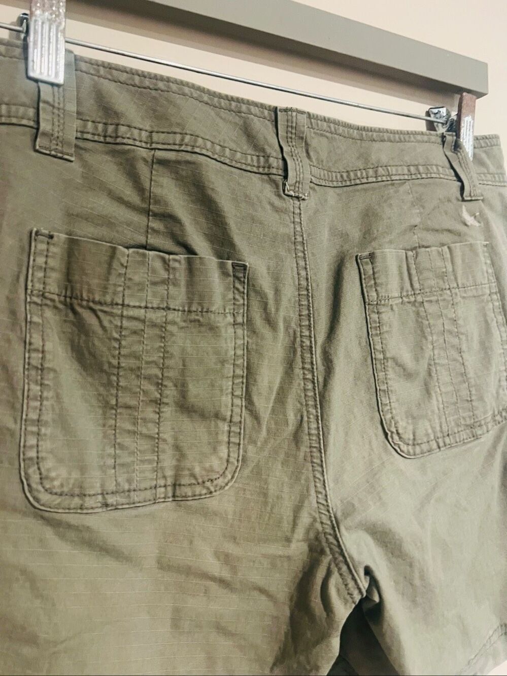 Eddie Bauer Green CArgo Khaki shorts sz 6 - Picture 7 of 11